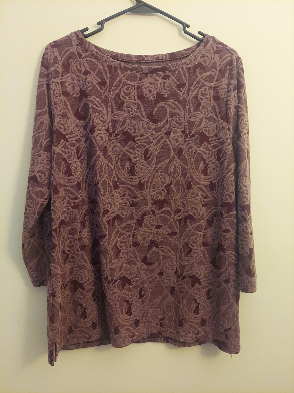 Laura Scott Long-Sleeve Floral Knit Tunic in Mauve and Dusty Rose